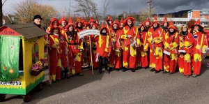 Gruppenbild vor dem Zug